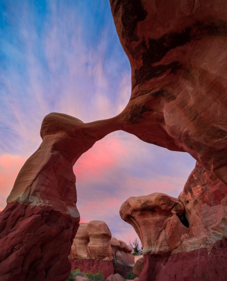 Metate+Arch+in+Devils+Garden%2C+Grand+Staircase-Escalante+National+Monument%2C+eroded+hoodoo+sandstone+formations.+Utah.+Photo+courtesy+of+SUWA.