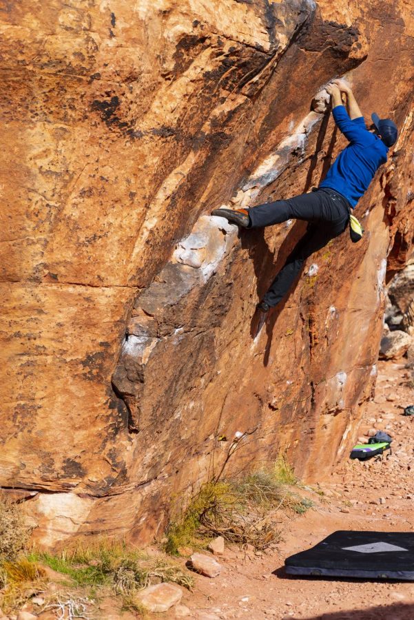 Nik Benko, bouldering in the desert. 